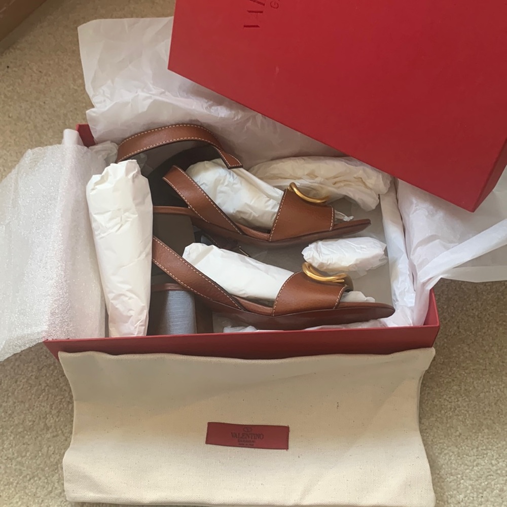 Valentino VLogo leather sandals size 35